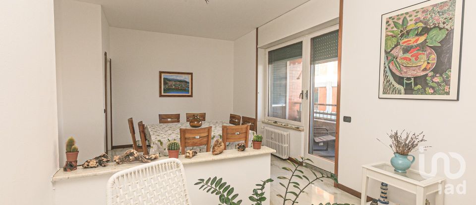 Apartment 8 rooms of 215 m² in Genova (16167)