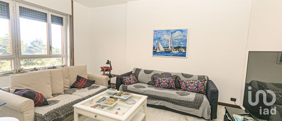 Apartment 8 rooms of 215 m² in Genova (16167)