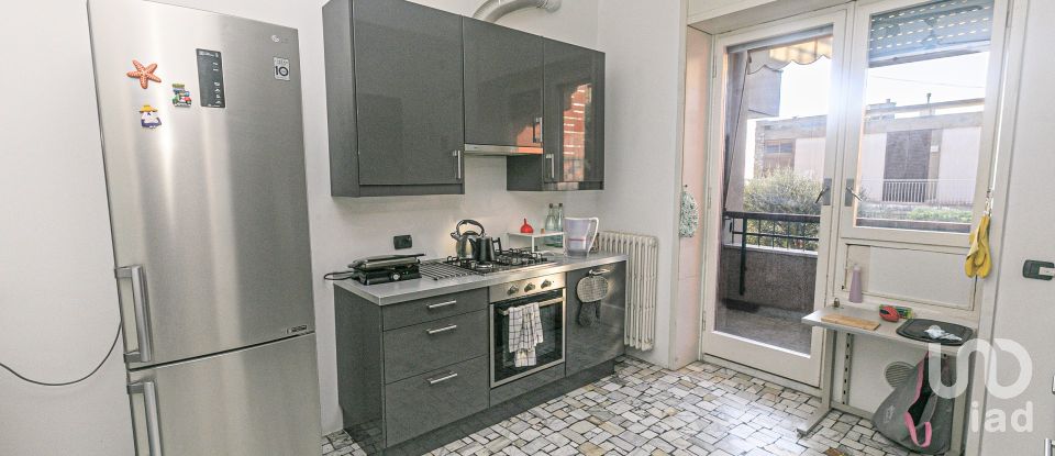 Apartment 8 rooms of 215 m² in Genova (16167)