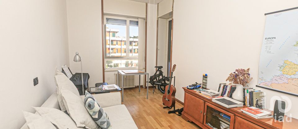 Apartment 8 rooms of 215 m² in Genova (16167)