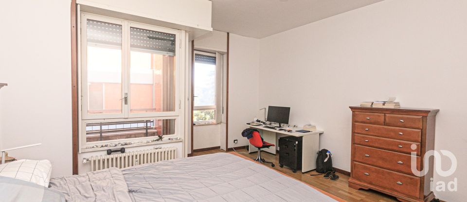 Apartment 8 rooms of 215 m² in Genova (16167)