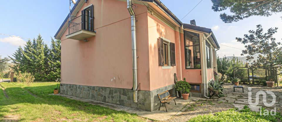 Casa indipendente 7 locali di 270 m² in Molare (15074)