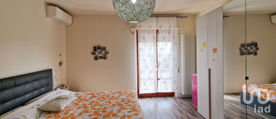 Appartamento 7 locali di 135 m² a Monte Urano (63813)