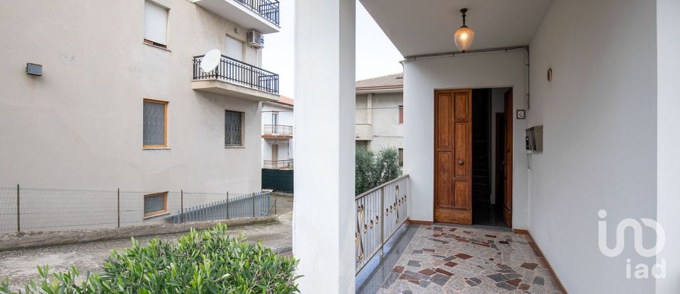 Appartamento 7 locali di 135 m² a Monte Urano (63813)