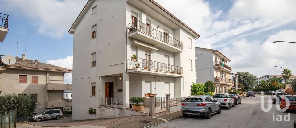 Appartamento 7 locali di 135 m² a Monte Urano (63813)