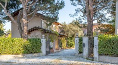 Villa 10 locali di 731 m² in Casnate con Bernate (22070)