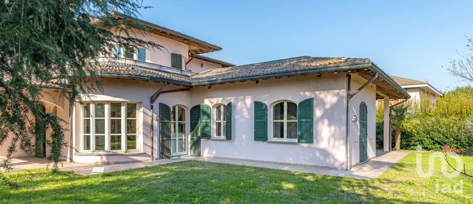 Villa 10 locali di 731 m² in Casnate con Bernate (22070)