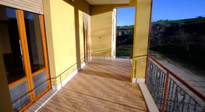 Appartamento 7 locali di 190 m² a Staffolo (60039)