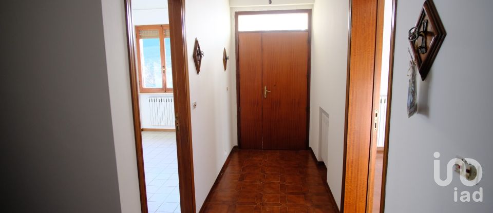 Appartamento 7 locali di 190 m² a Staffolo (60039)