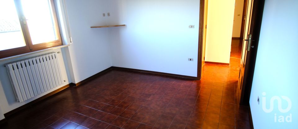 Appartamento 7 locali di 190 m² a Staffolo (60039)