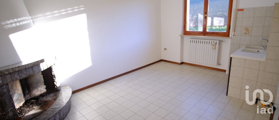 Appartamento 7 locali di 190 m² a Staffolo (60039)