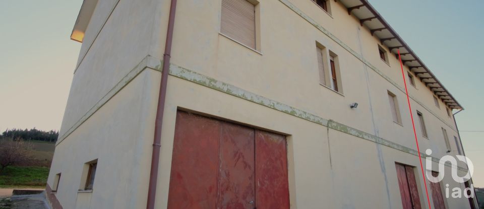 Appartamento 7 locali di 190 m² a Staffolo (60039)