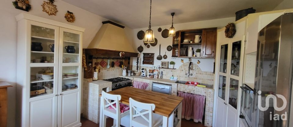 House 11 rooms of 240 m² in San Giuliano Terme (56017)