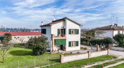 Casa 8 locali di 270 m² in Berra (44030)