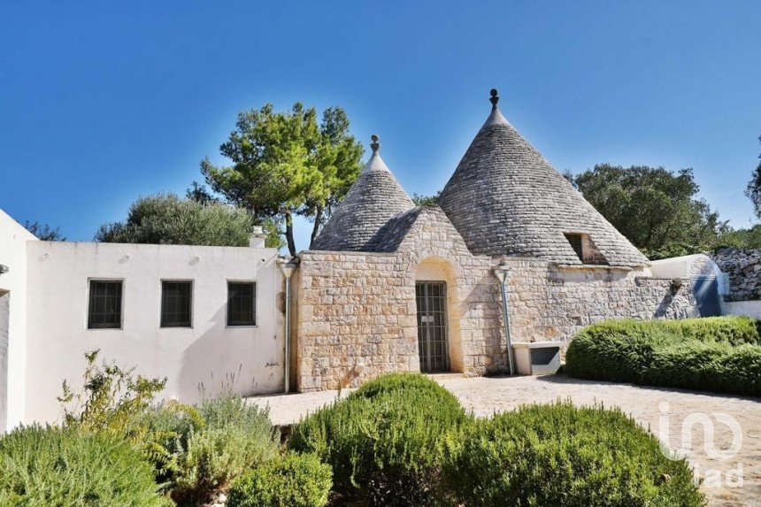 Trullo 6 locali di 100 m² in Cisternino (72014)