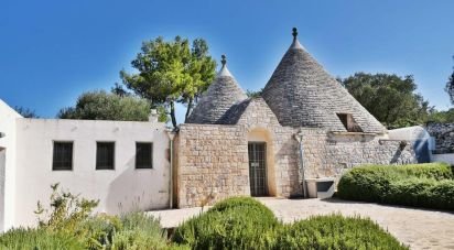 Trullo 6 locali di 100 m² in Cisternino (72014)