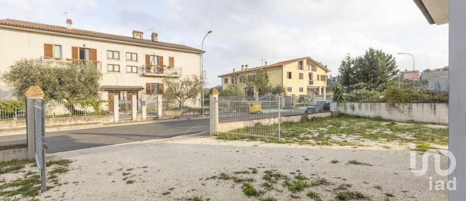 Capannone di 315 m² in Cingoli (62011)