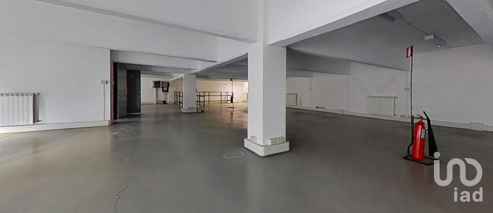 Varie superfici di 560 m² in Genova (16153)