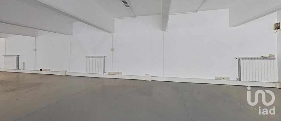 Varie superfici di 560 m² in Genova (16153)