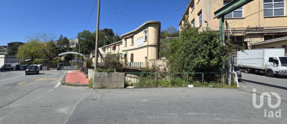 Varie superfici di 560 m² in Genova (16153)