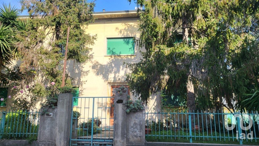 Town house 12 rooms of 380 m² in Cascina (56021)