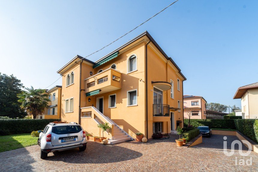 Villa 5 locali di 294 m² in Padova (35135)