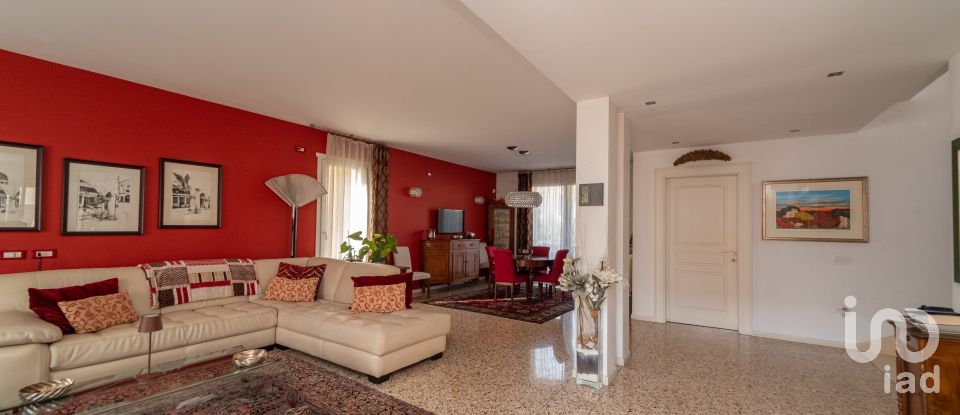 Villa 5 locali di 294 m² in Padova (35135)