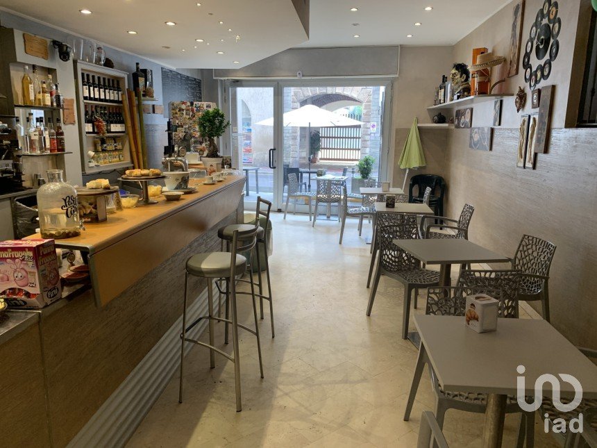 Bar di 70 m² in Bovisio-Masciago (20813)