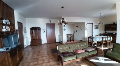 Villa Bifamiliare 6 locali di 180 m² in Bee (28813)