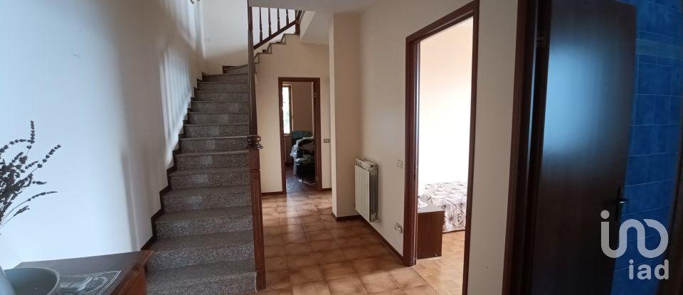 Villa Bifamiliare 6 locali di 180 m² in Bee (28813)