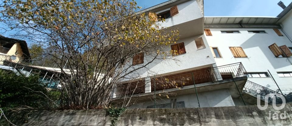 Villa Bifamiliare 6 locali di 180 m² in Bee (28813)