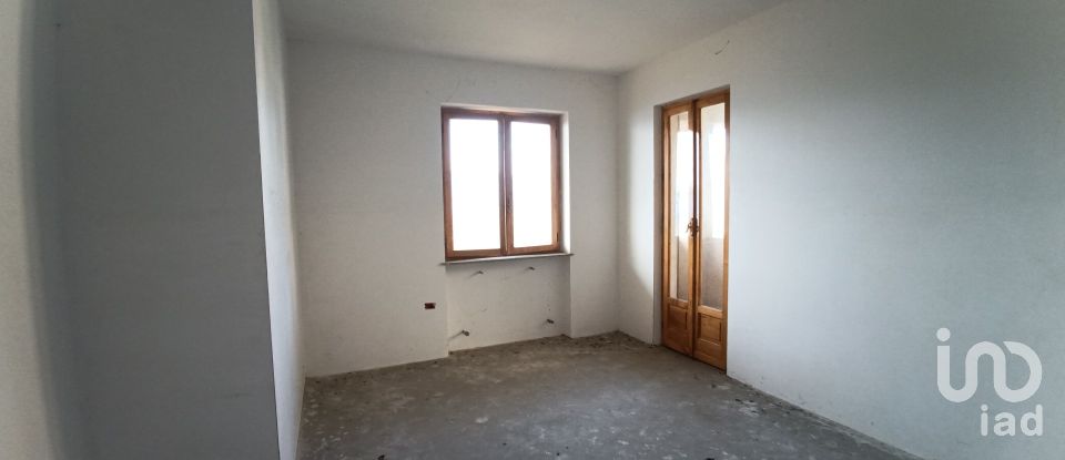 Villa Bifamiliare 6 locali di 180 m² in Bee (28813)