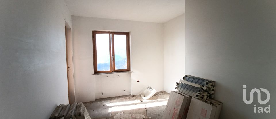 Villa Bifamiliare 6 locali di 180 m² in Bee (28813)