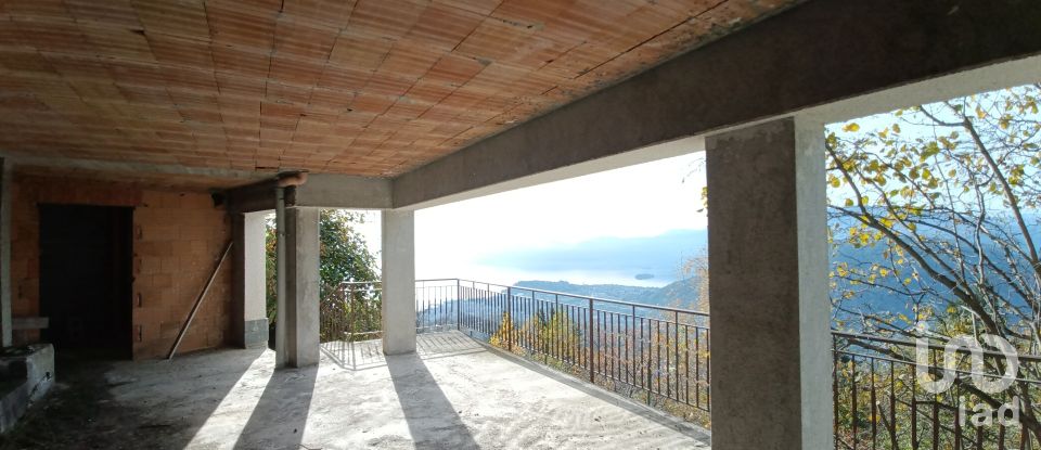 Villa Bifamiliare 6 locali di 180 m² in Bee (28813)