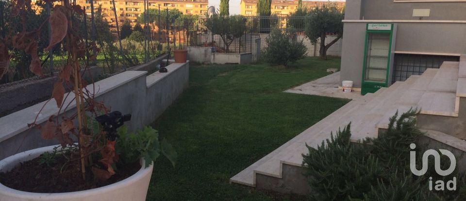 Villa 12 locali di 325 m² in Roma (00155)