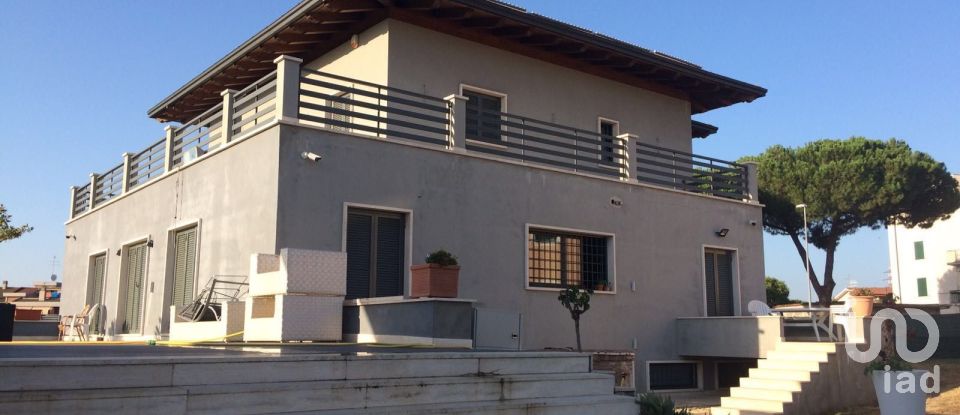 Villa 12 locali di 325 m² in Roma (00155)