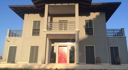 Villa 12 locali di 325 m² in Roma (00155)