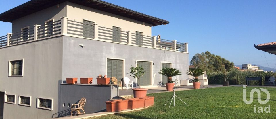 Villa 12 locali di 325 m² in Roma (00155)