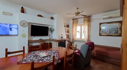 Casa 5 locali di 155 m² in Villaricca (80010)