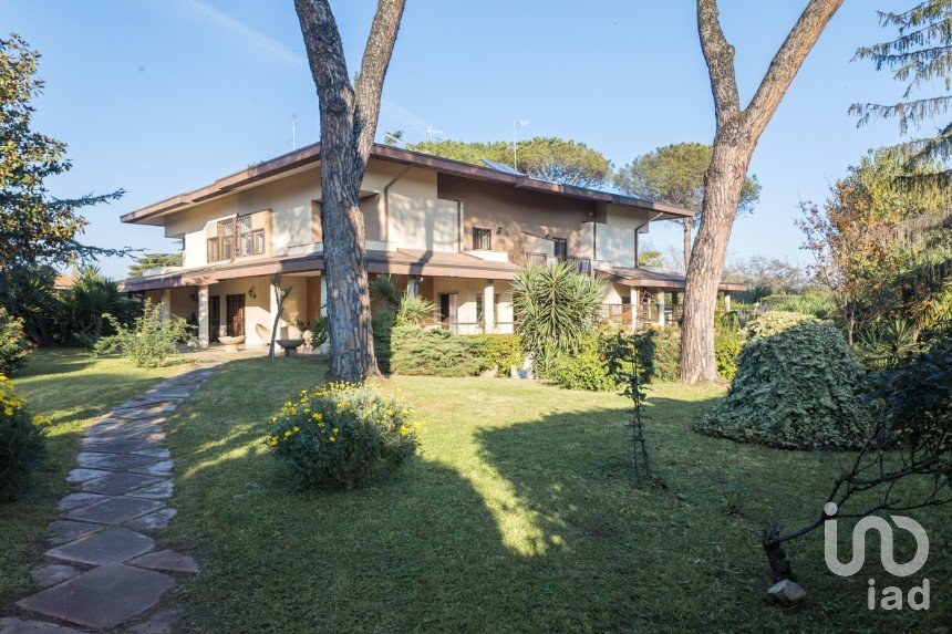 Villa 10 locali di 500 m² in Roma (00144)