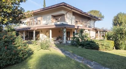 Villa 10 locali di 500 m² in Roma (00144)