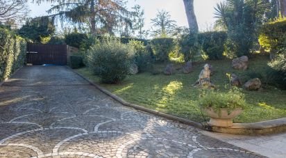 Villa 10 locali di 500 m² in Roma (00144)