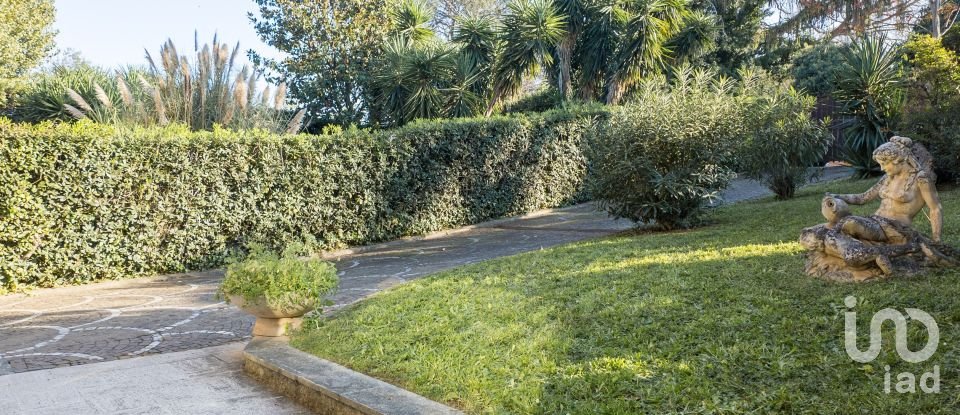 Villa 10 locali di 500 m² in Roma (00144)