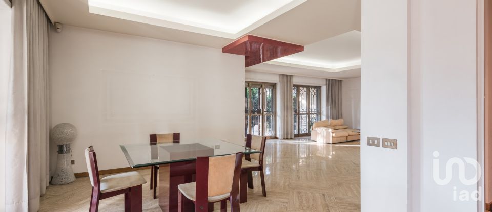 Villa 10 locali di 500 m² in Roma (00144)