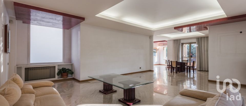 Villa 10 locali di 500 m² in Roma (00144)