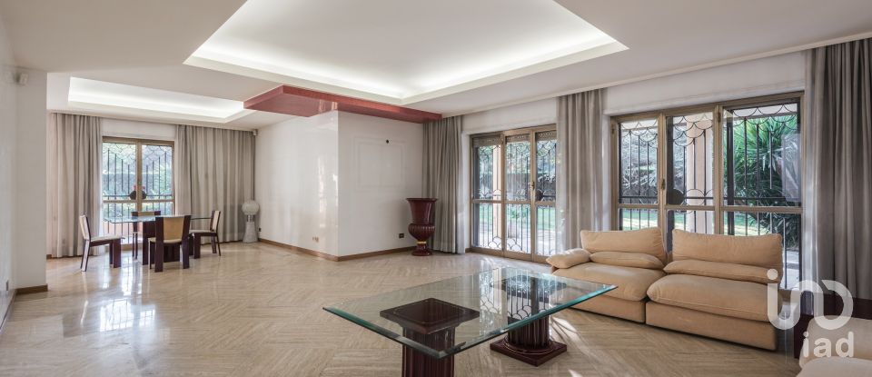 Villa 10 locali di 500 m² in Roma (00144)