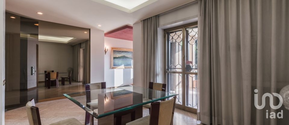 Villa 10 locali di 500 m² in Roma (00144)