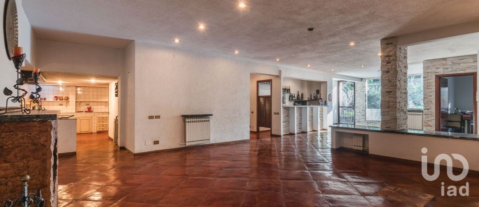 Villa 10 locali di 500 m² in Roma (00144)