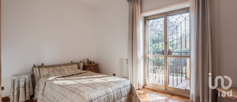 Villa 10 locali di 500 m² in Roma (00144)