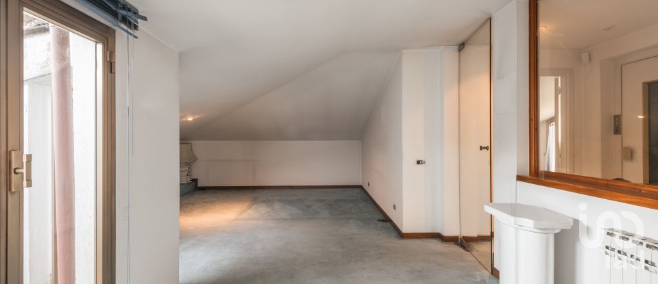 Villa 10 locali di 500 m² in Roma (00144)